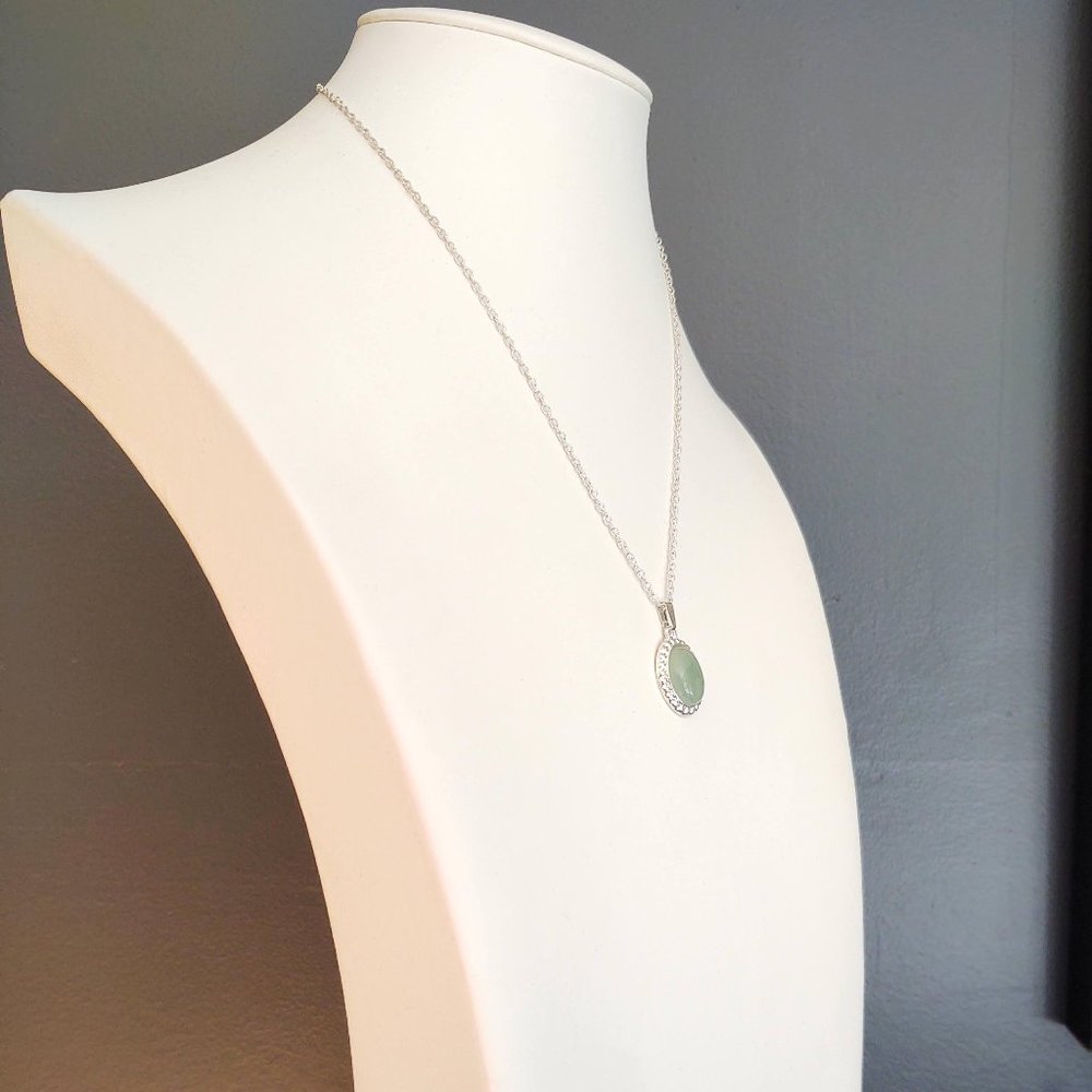 Silver necklace with pale green stone pendant - Picture 3 of 10